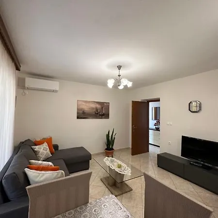 B&s Lägenhet Sarandë