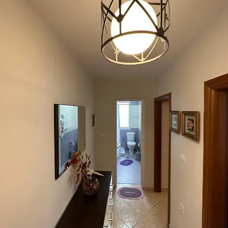 B&s * Sarandë